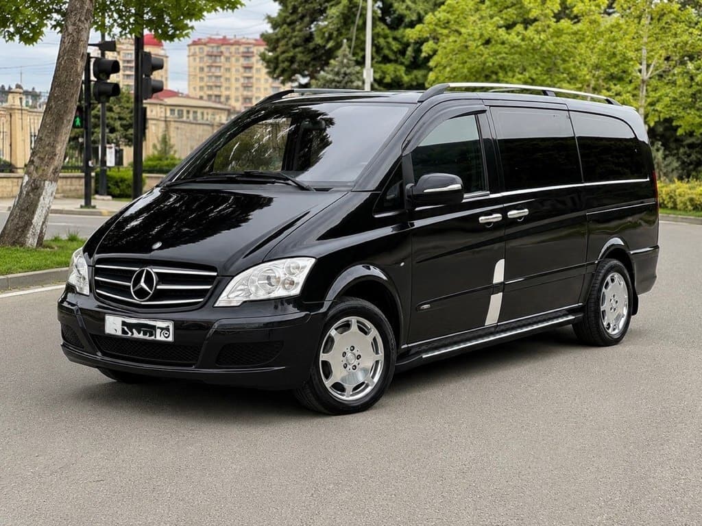 2004 Mercedes Viano - Image 1