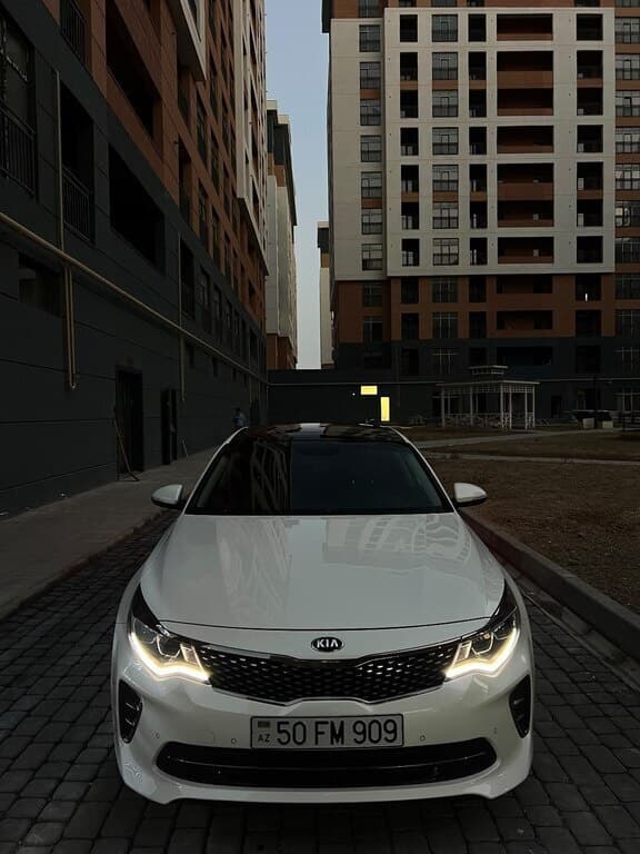 2018 Kia K5 - Image 1