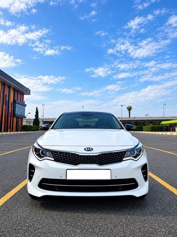 2017 Kia K5 - Image 1