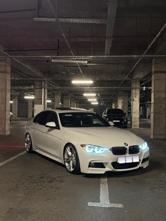 2016 BMW 328 - Image 1