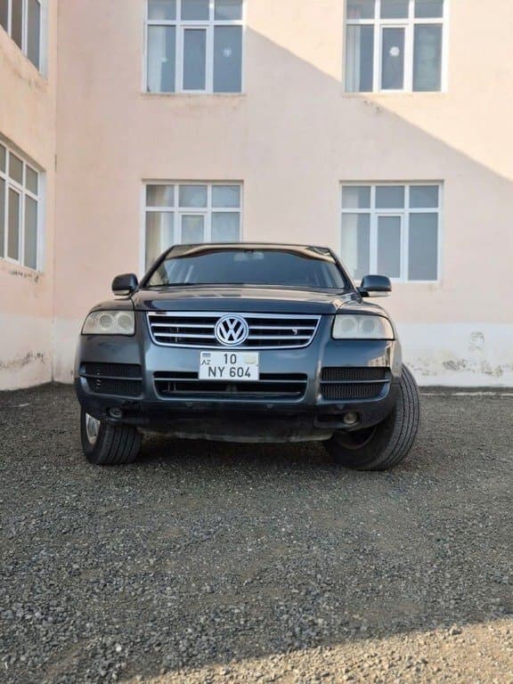 2003 Volkswagen Touareg - Image 1