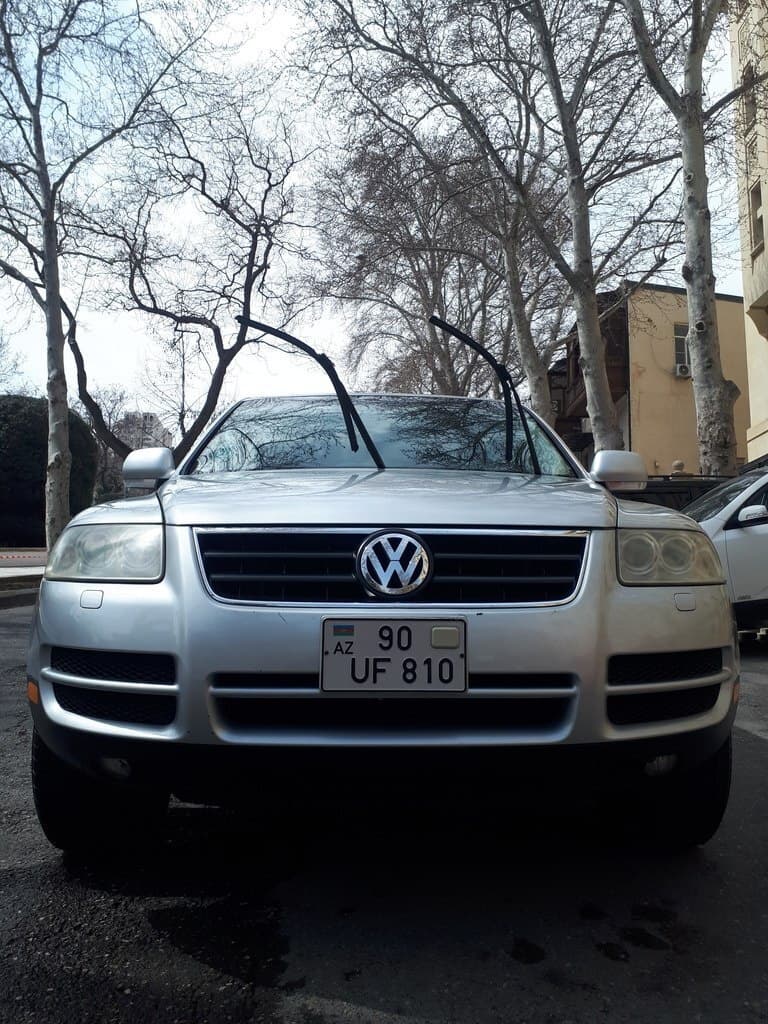 2004 Volkswagen Touareg - Image 1