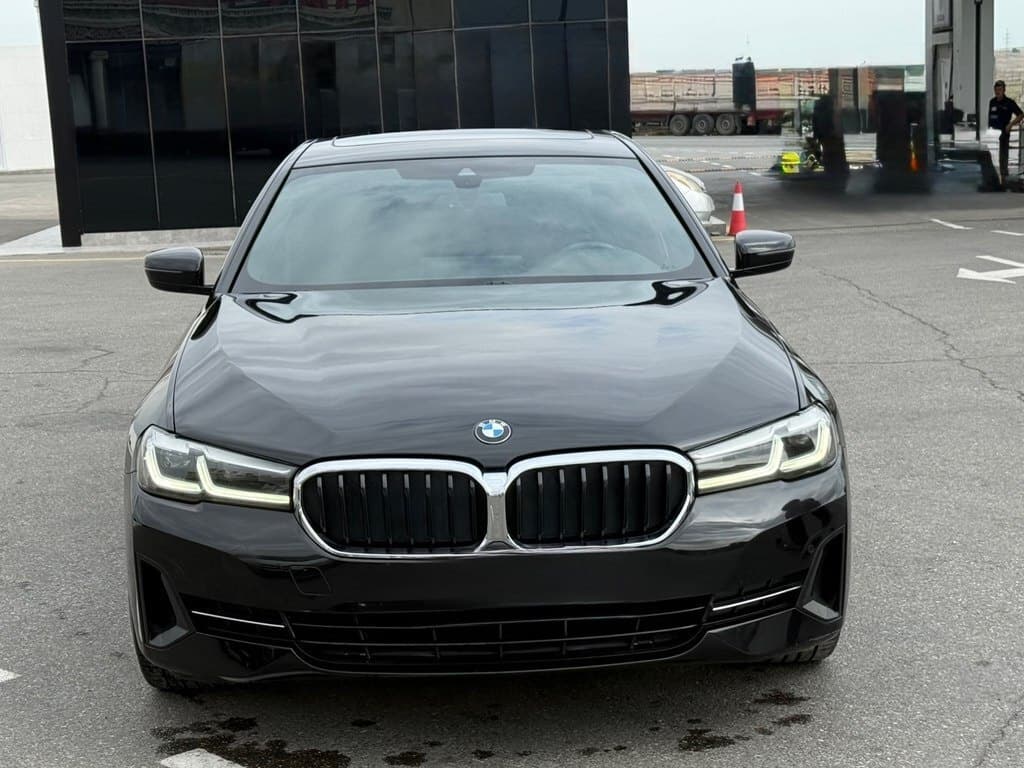 2021 BMW 530 - Image 1