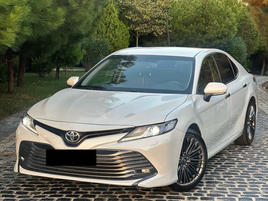 2020 Toyota Camry - Image 1