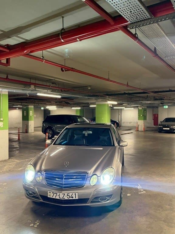 2006 Mercedes E 220 - Image 1
