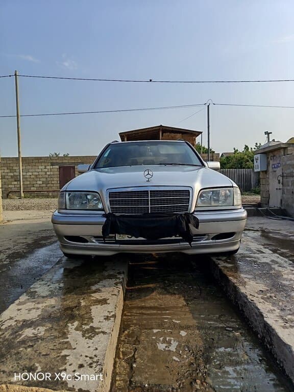 2000 Mercedes C 180 - Image 1