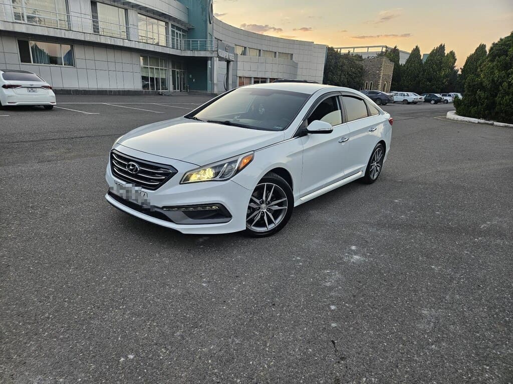 2014 Hyundai Sonata - Image 1