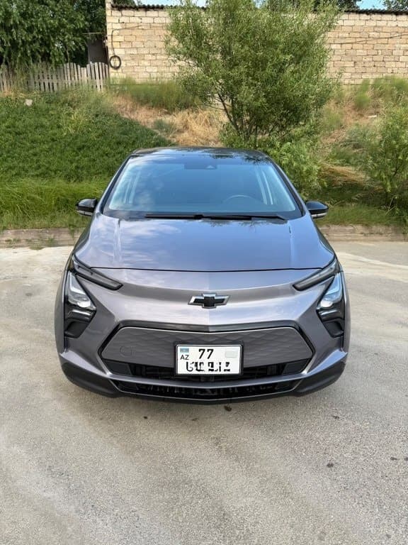 2023 Chevrolet Bolt - Image 1
