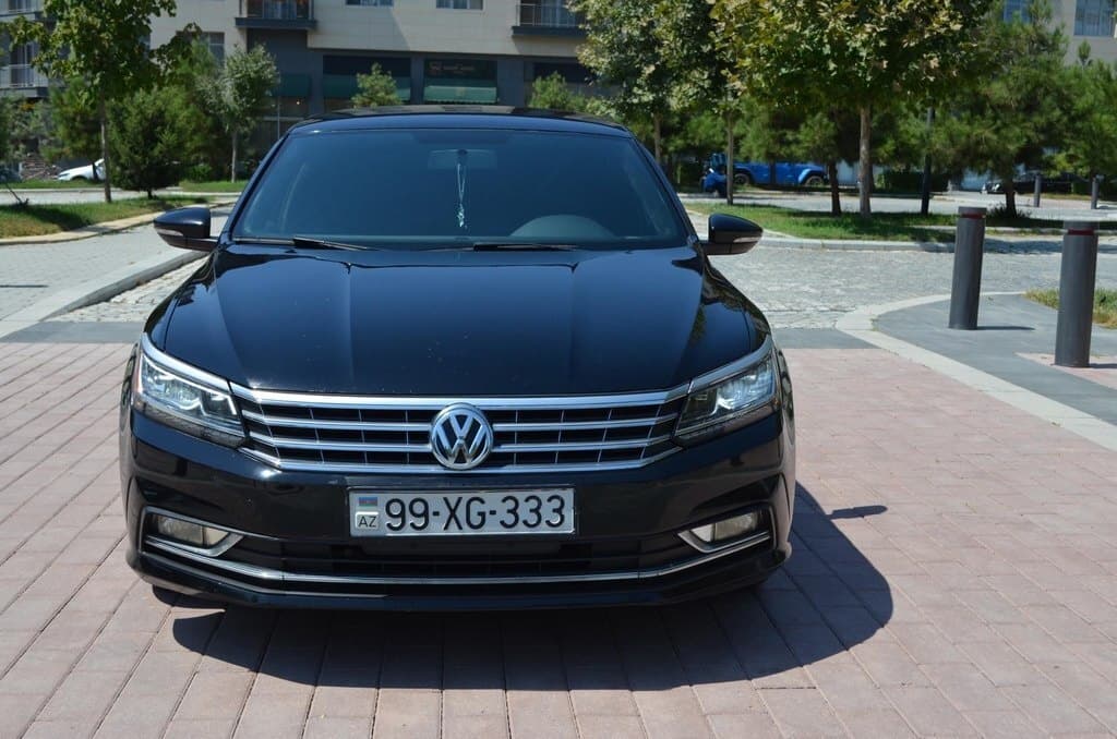 2016 Volkswagen Passat - Image 1