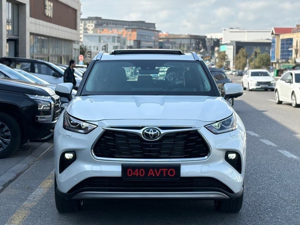 2025 Toyota Highlander - Image 1