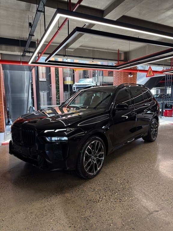 2023 BMW X7 - Image 1