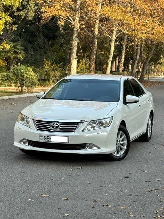 2014 Toyota Camry - Image 1
