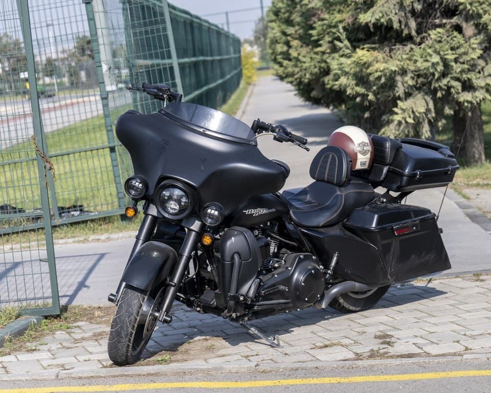 2010 Harley-Davidson FLHX Street Glide - Image 1