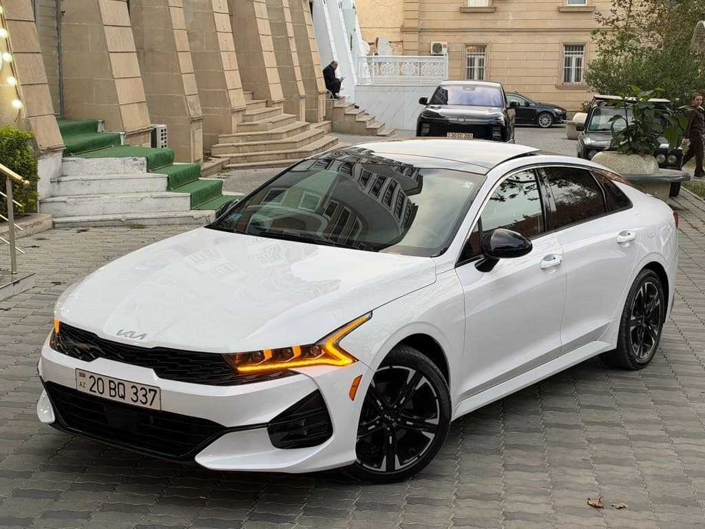 2021 Kia K5 - Image 1