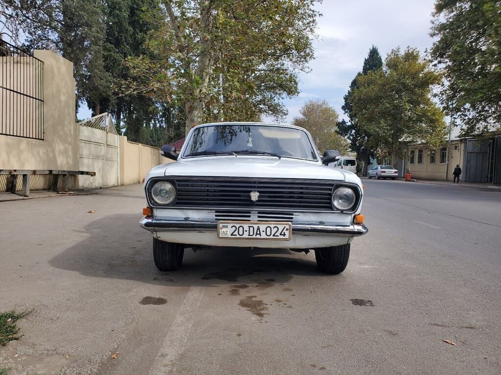 1983 GAZ 24 "Volga" - Image 1