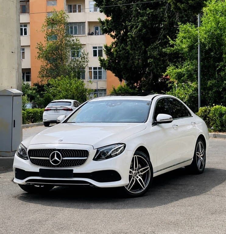 2017 Mercedes E 220 d - Image 1