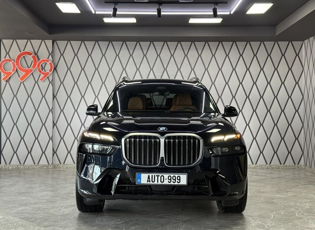 2023 BMW X7 - Image 1