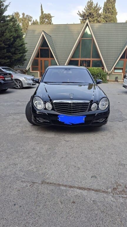 2008 Mercedes E 220 - Image 1