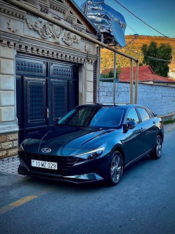 2022 Hyundai Elantra - Image 1