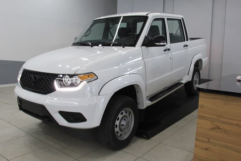 2025 UAZ Pickup - Image 1