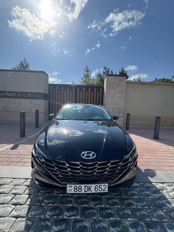 2022 Hyundai Elantra - Image 1