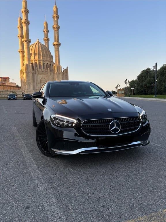 2021 Mercedes E 200 - Image 1