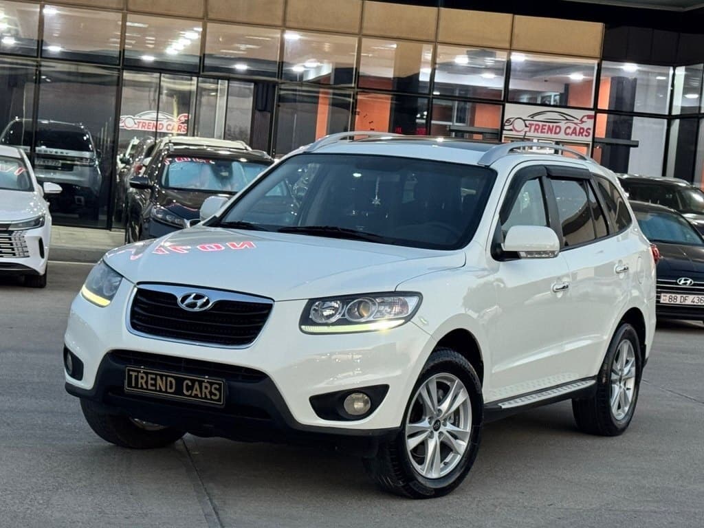 2010 Hyundai Santa Fe - Image 1