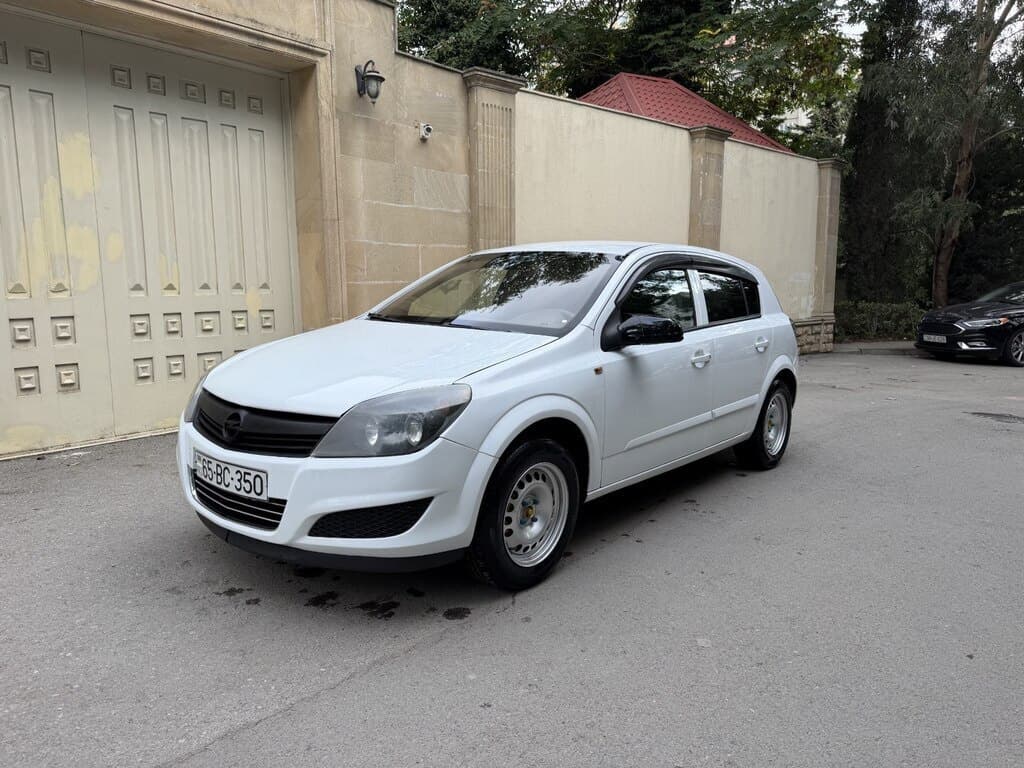 2008 Opel Astra - Image 1