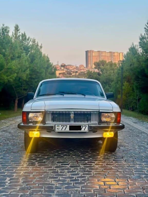 1999 GAZ 3102 "Volga" - Image 1