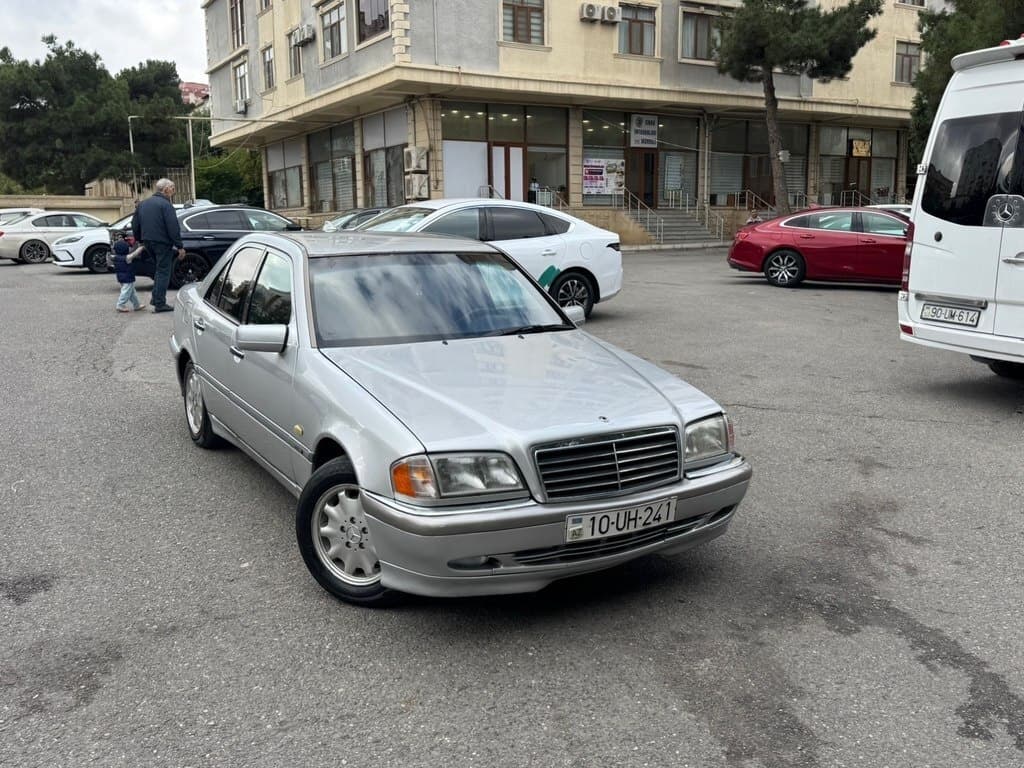 1998 Mercedes C 240 - Image 1