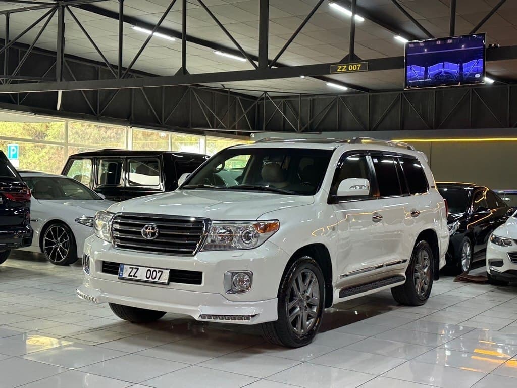 2011 Toyota Land Cruiser - Image 1