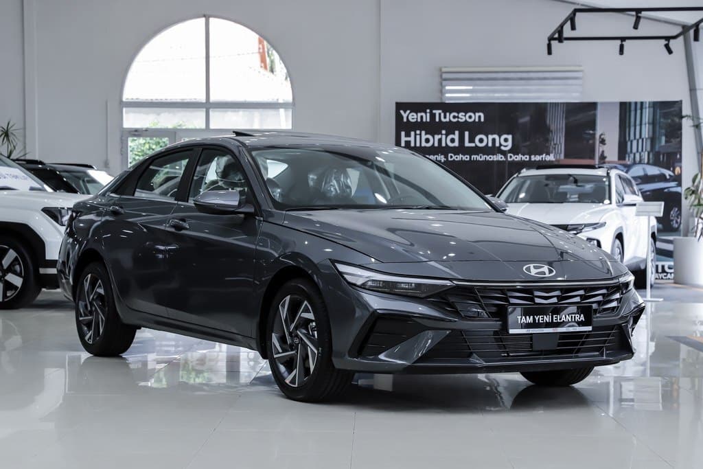 2025 Hyundai Elantra - Image 1
