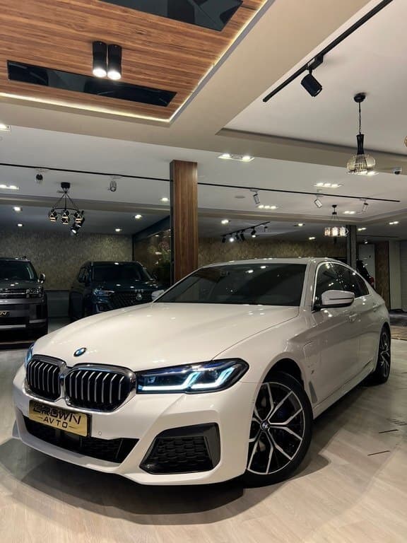 2021 BMW 530e - Image 1