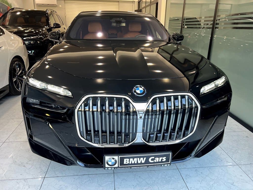 2024 BMW 750e - Image 1