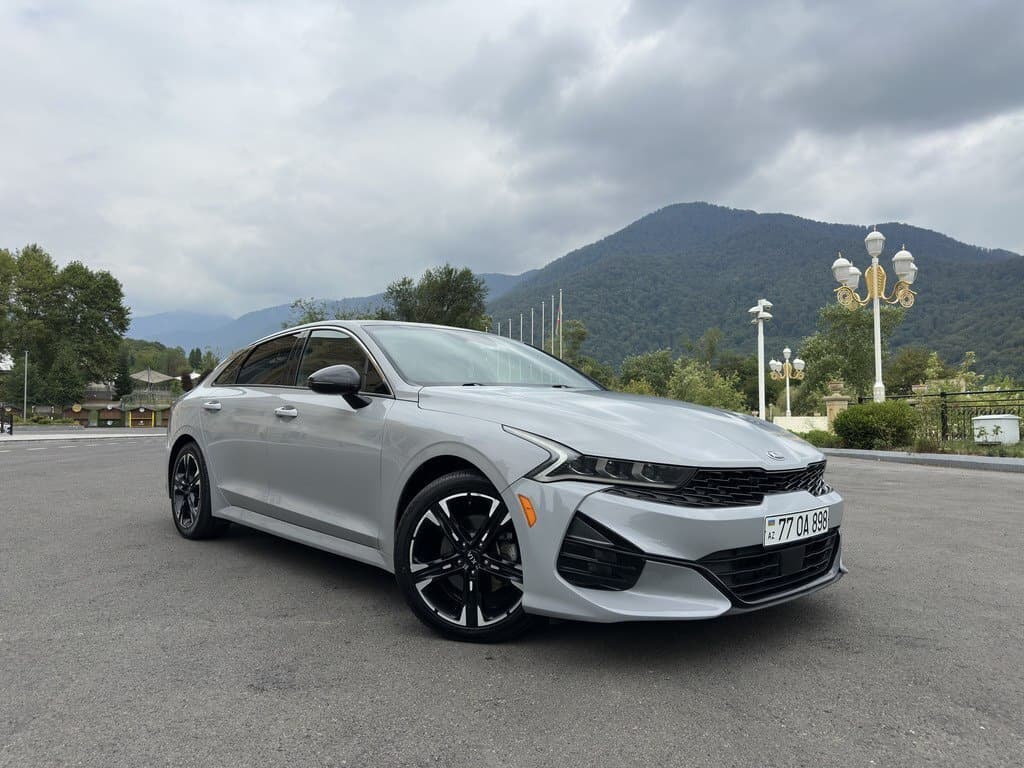 2021 Kia K5 - Image 1
