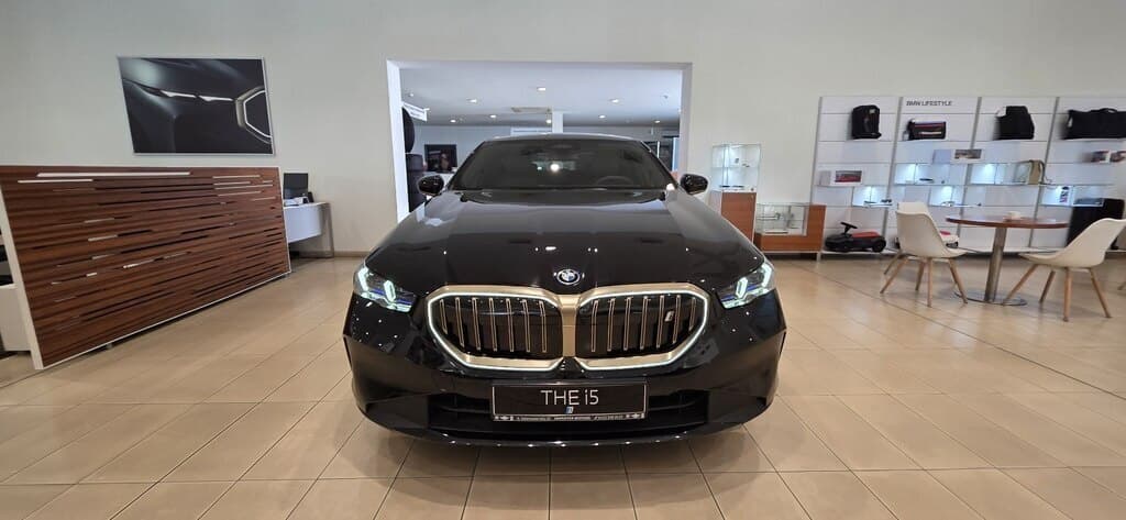2024 BMW i5 - Image 1