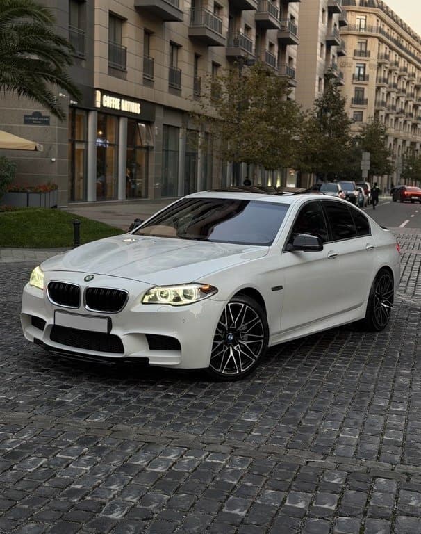 2016 BMW 528 - Image 1