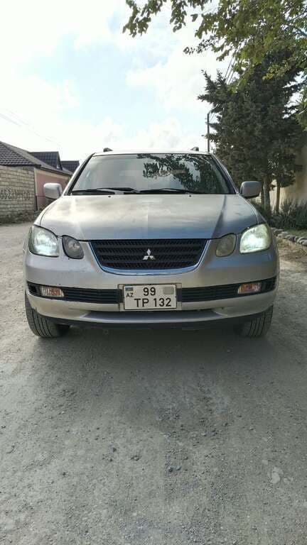 2001 Mitsubishi Airtrek - Image 1