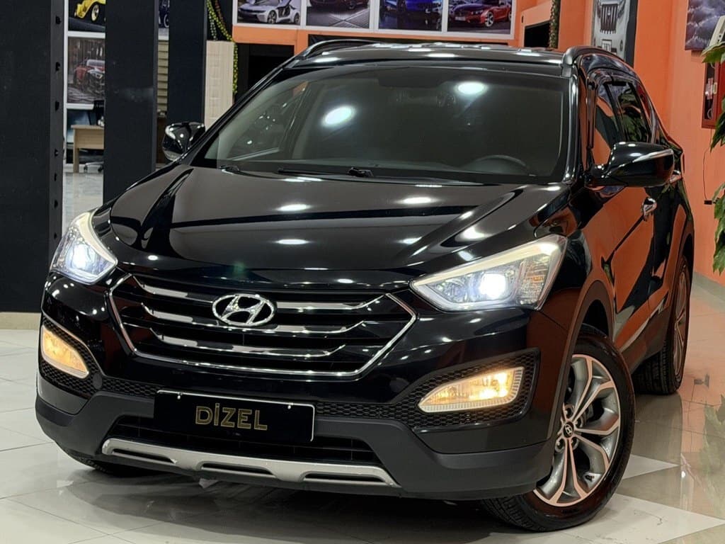 2014 Hyundai Santa Fe - Image 1
