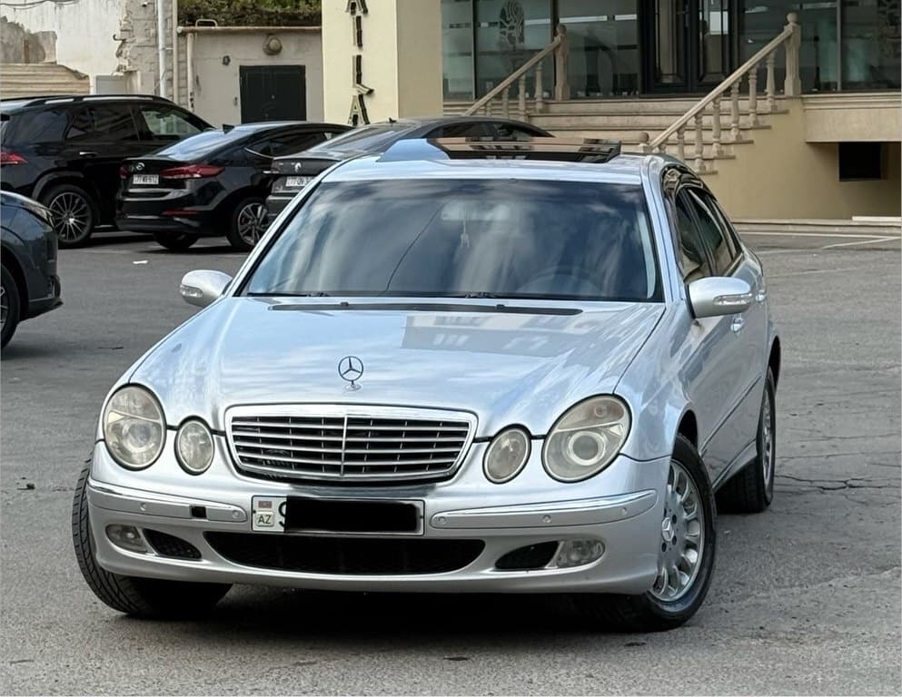 2002 Mercedes E 270 - Image 1