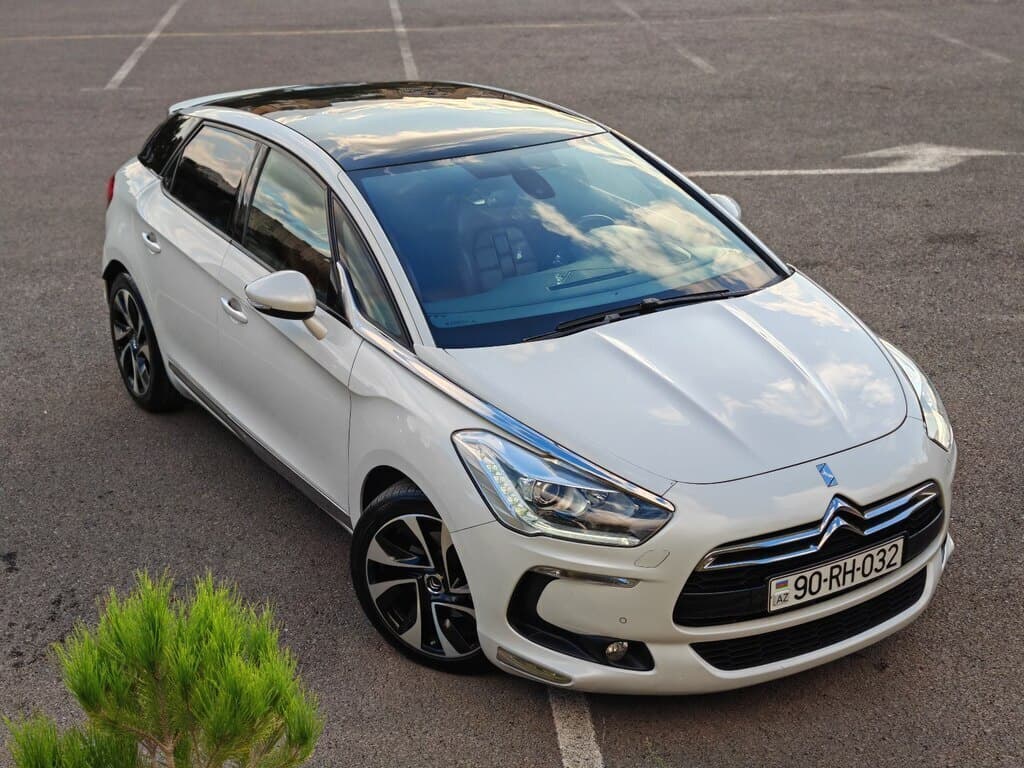 2013 Citroen DS5 - Image 1
