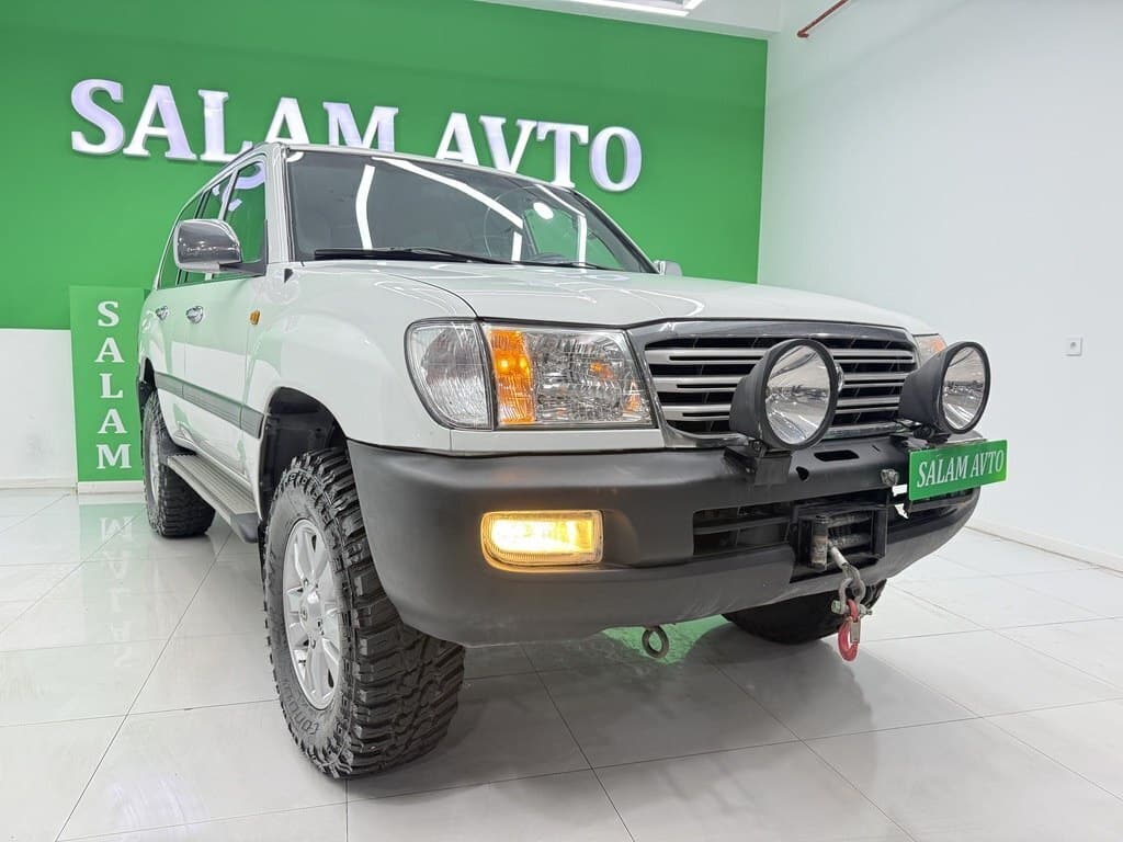 2004 Toyota Land Cruiser - Image 1