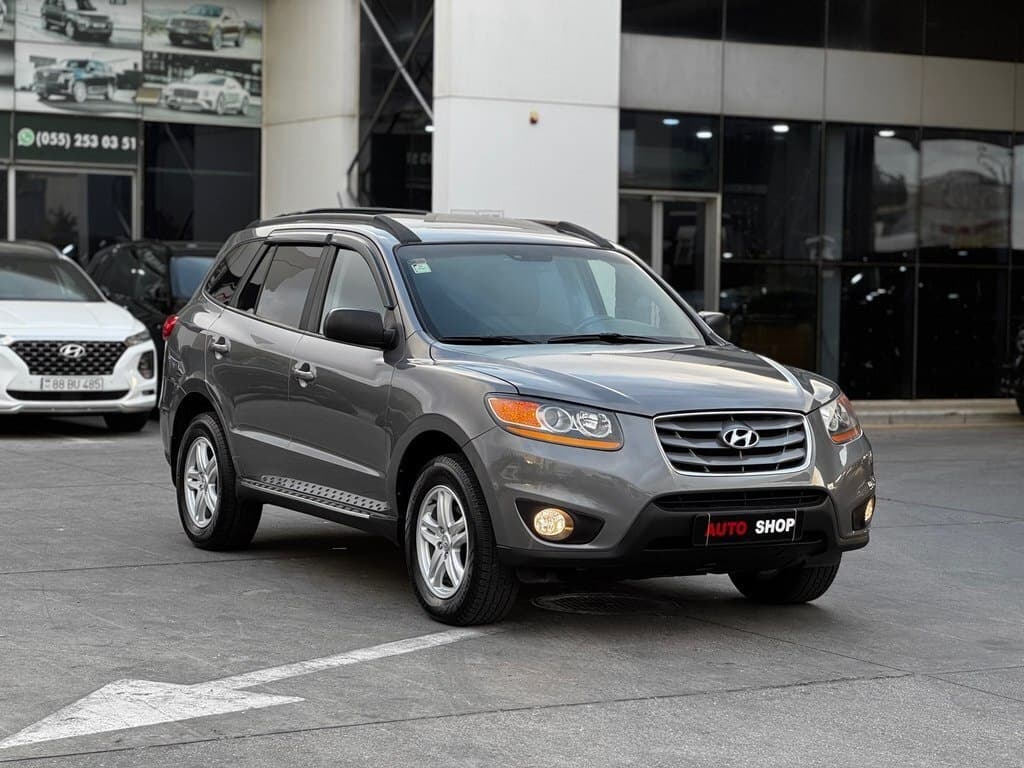 2010 Hyundai Santa Fe - Image 1