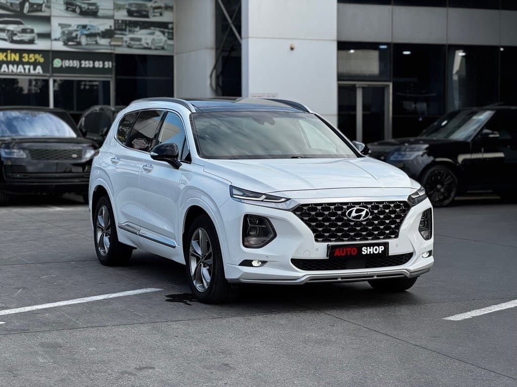 2018 Hyundai Santa Fe - Image 1