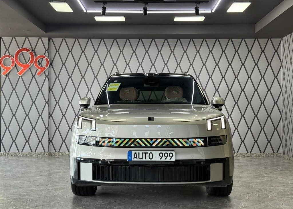 2026 Lynk & Co 900 - Image 1
