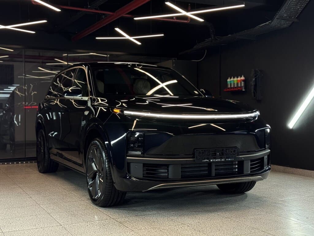 2025 Li Auto L9 - Image 1