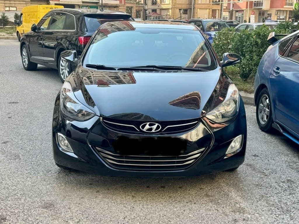 2012 Hyundai Elantra - Image 1