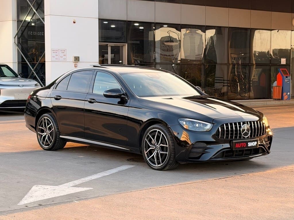 2022 Mercedes E 300 de - Image 1