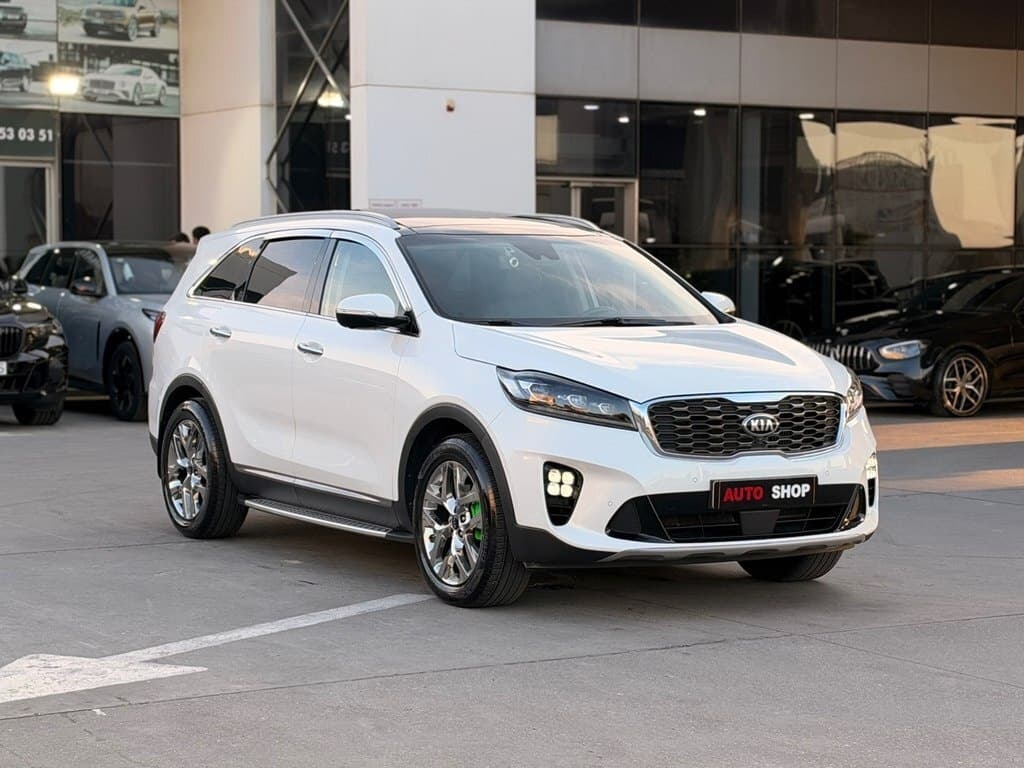 2019 Kia Sorento - Image 1
