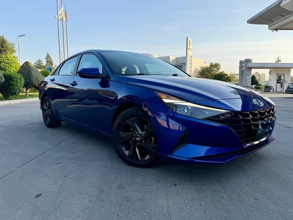 2021 Hyundai Elantra - Image 1